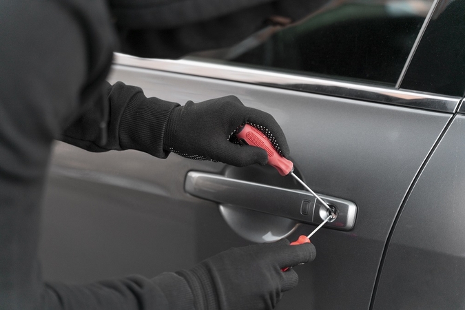 Švenčionių rajone iš namo kiemo pavogtas automobilis už 12 tūkst. eurų