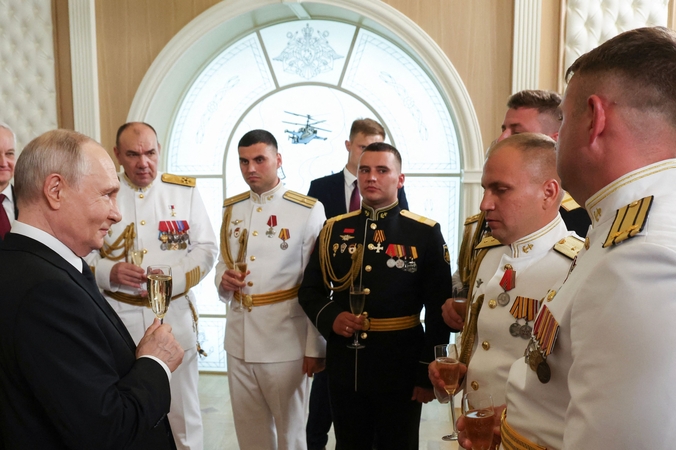 Dėl Ukrainos dronų grėsmės Rusija antrus metus iš eilės atšaukė karinio jūrų laivyno paradą