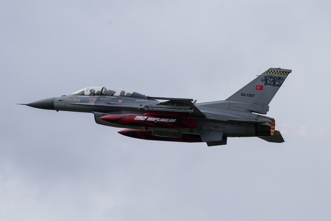 Turkija pasiuntė penkis naikintuvus NATO misijai Estijoje