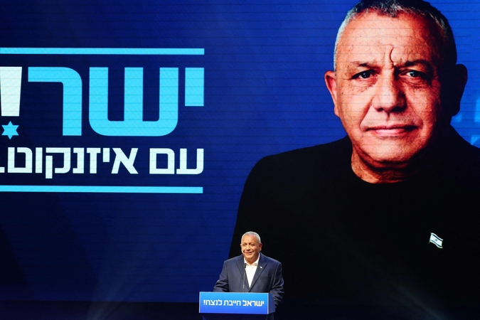 Izraelio rinkimuose pagrindiniu Netanyahu konkurentu tampa buvęs kariuomenės vadas