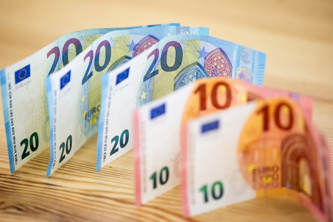 Valdantieji nebekiš nagų prie bankų pelnų?