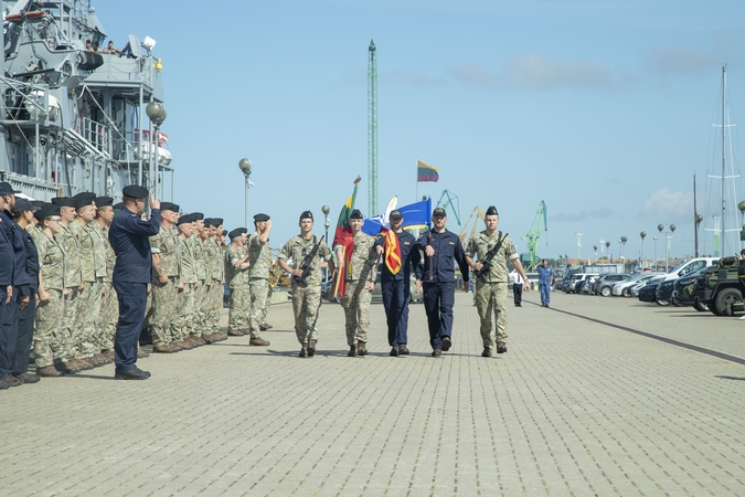Pareiga: vadovavimą NATO Nuolatinės parengties priešmininių laivų grupei perėmus komandorui D. Gečui, Lietuva oficialiai tapo atsakinga už šios tarptautinės jūrų pajėgų grupės veiklą.