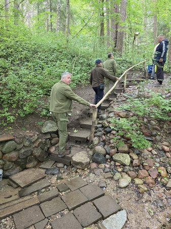 Perspektyva: Žiaukų kaimo bendruomenė panoro prisidėti savomis lėšomis prie kelio, vedančio šaltinio link, sutvarkymo.
