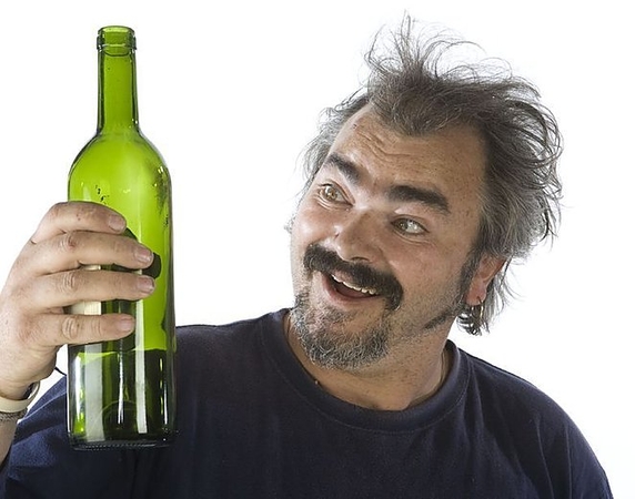 Poreikis: klaipėdietis ankstų rytą ieškojo, kur įsigyti alkoholio – pagalbos kreipėsi į socialinių tinklų vartotojus.