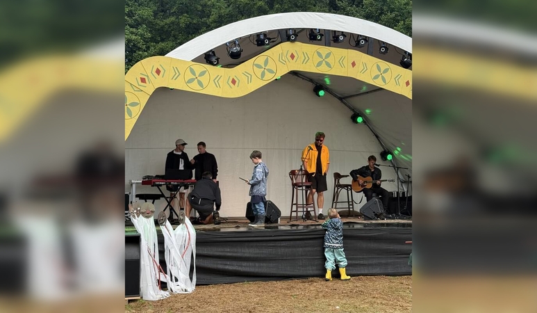 Įvairovė: festivalyje „Žaltytis“ muzika mėgavosi ir mažieji dalyviai.