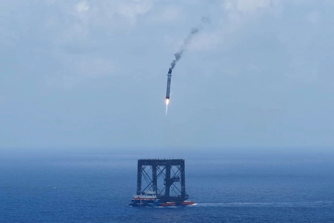 Kinija seka „SpaceX“ pėdomis: atliko kontroliuojamą raketos pakopos susigrąžinimą