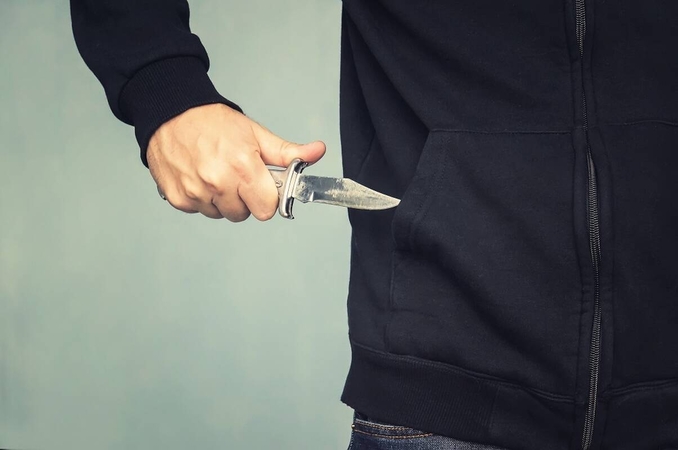 Kruvinas vyrų konfliktas Kaune: vienas jų išsitraukė peilį