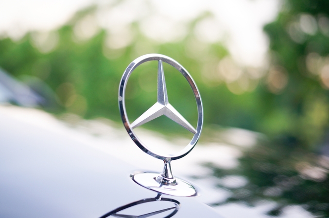 „Mercedes-Benz“ gresia draudimas prekiauti savo automobiliais JAV
