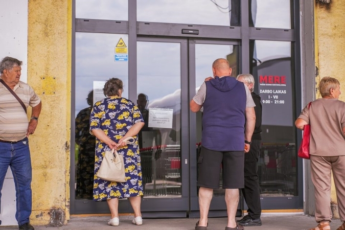 Uždaryta „Mere“ parduotuvė nuliūdino pirkėjus: čia viskas tiko, nes buvo pigiau  