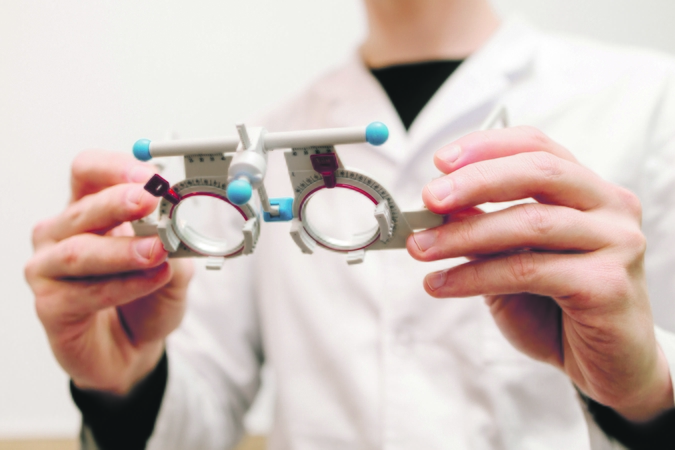 Rizika: pasak Lietuvos optometrininkų asociacijos, jei nelegalių patikrų metu žmogui laiku nepastebima rimta akių liga arba neteisingai įvertinama jo regėjimo būklė, niekas už tai neatsako.