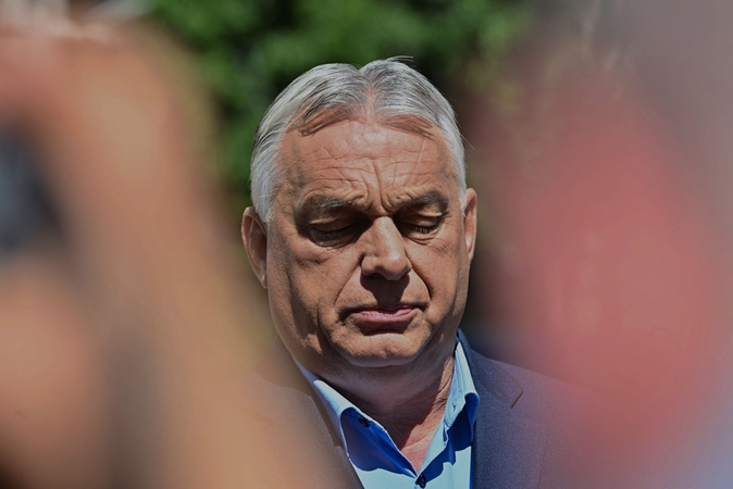 Vengrijos ministerija tirs Orbano zebrus