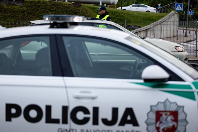 Kėdainiuose siautėjusi moteris sužalojo jauną policijos pareigūnę