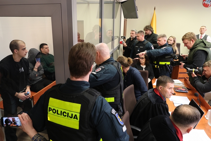 Teroristinės grupuotės byla: kaltinamieji lieka už grotų, pradėta vaizdo įrašų peržiūra