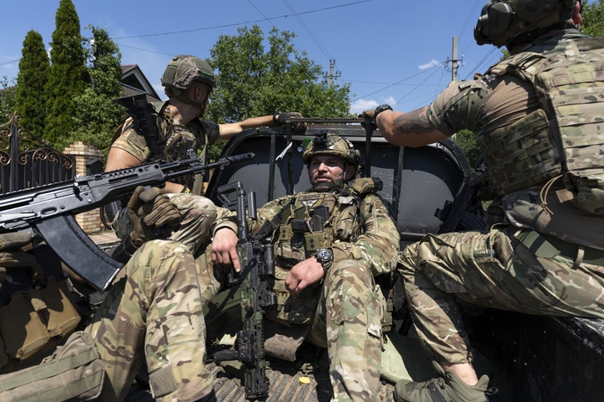 Rusijos pajėgos praėjusią parą Ukrainoje neteko 1 290 karių