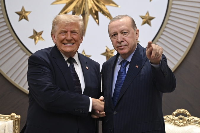 Trumpas pasiruošęs panaikinti JAV sankcijas Turkijai, įvestas ginče dėl F-35