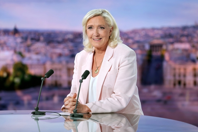 Prancūzijos kraštutinių dešiniųjų lyderė Le Pen sako, kad vis dar ketina siekti prezidento posto