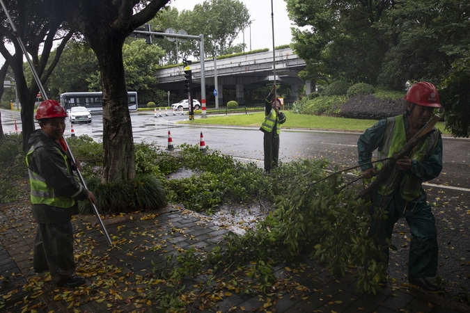 Kiniją pasiekęs taifūnas Bavi perklasifikuotas į stiprią tropinę audrą