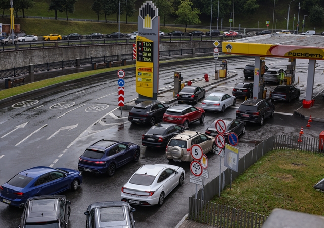 Kilus degalų krizei, Rusijoje sumažėjo naujų automobilių pardavimai