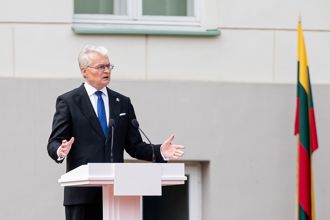 Nausėda: siūlymas iki 2029-ųjų atidėti sprendimą dėl kartelės dešimtokams būtų kompromisas