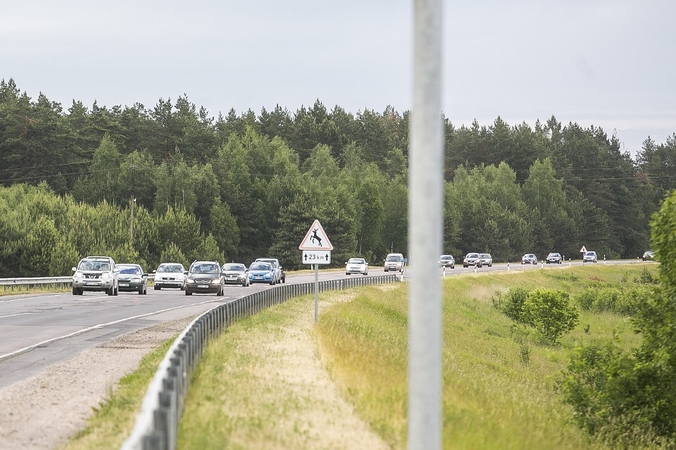 Gera žinia skubantiems vairuotojams: šiame remontuojamo plento ruože leis važiuoti greičiau
