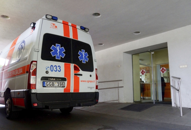Alytuje šalia parduotuvės mirė medikų gaivinta moteris
