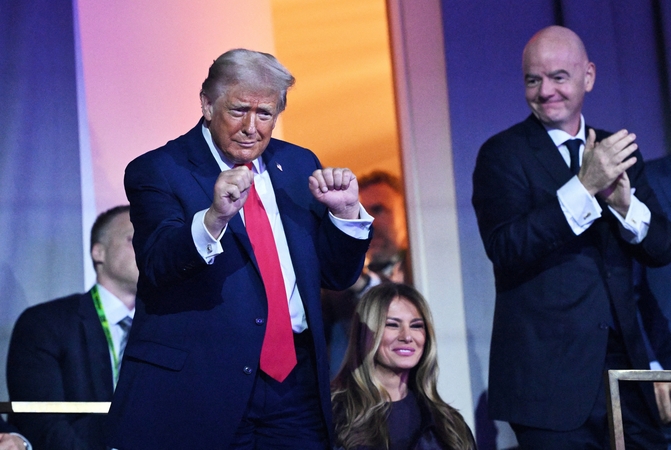 Donaldas Trumpas dėkoja FIFA už panaikintą JAV futbolo rinktinės puolėjo raudoną kortelę