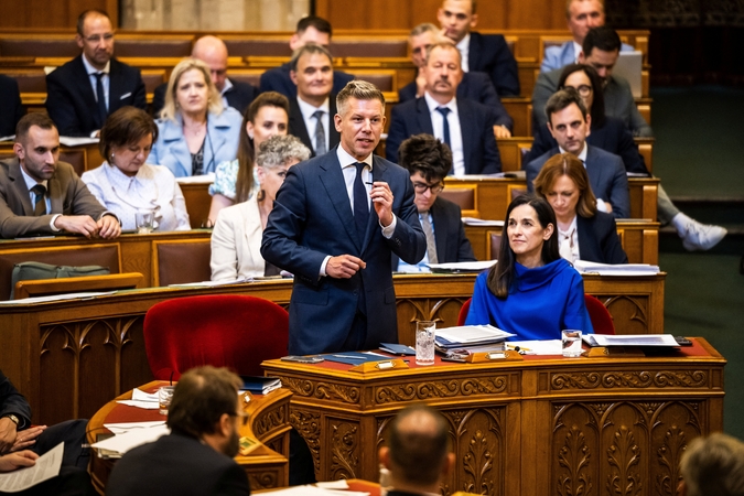 Vengrijos parlamentarai priėmė konstitucijos pataisą, siekdami nušalinti prezidentą