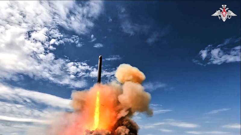 Ekspertai paaiškino, kodėl Rusija vis nukelia išgirtosios raketos „Sarmat“ naudojimą kare