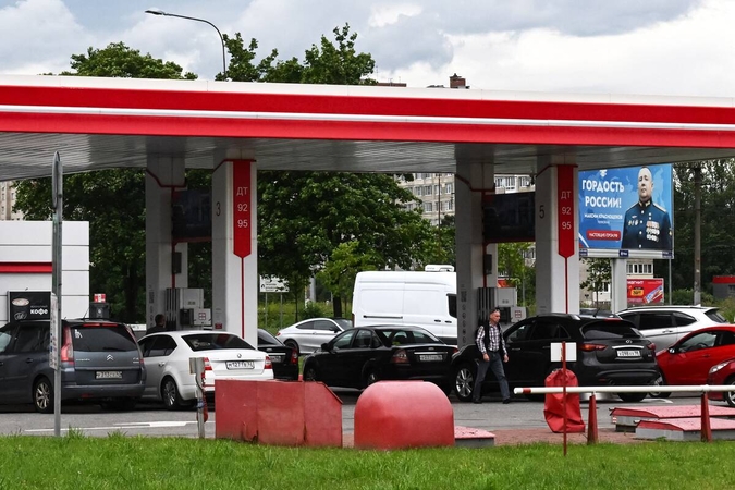 Rusijoje tęsiantis degalų krizei, per ginčą dėl eilės degalinėje pašautas vairuotojas