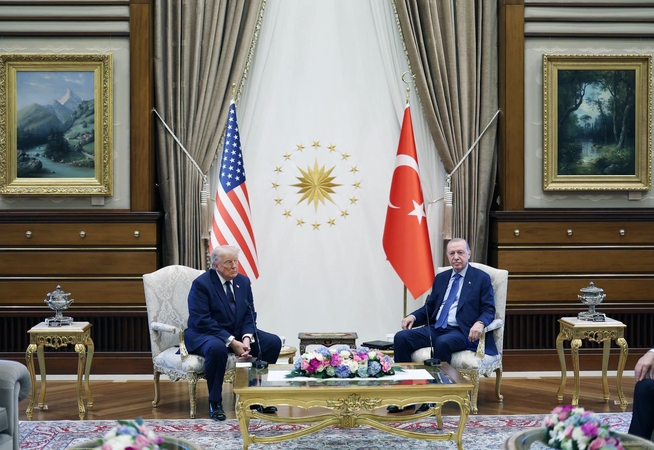 Trumpas ir NATO sąjungininkai viršūnių susitikime Turkijoje pradeda svarbias derybas