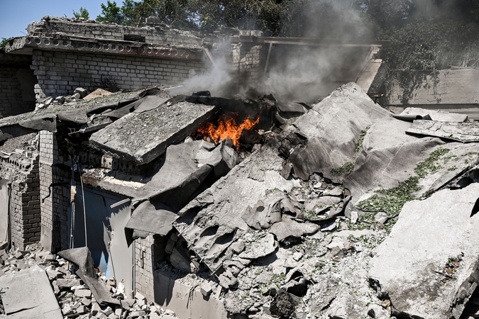 Ukrainos dronai atakavo Sankt Peterburgo apylinkes, kilo gaisras sandėlyje
