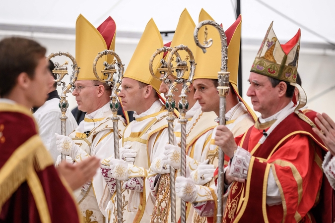 Vatikanas ekskomunikavo šešis tradicionalistus vyskupus