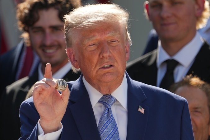 Šalys reaguoja į Trumpo muitus: apgailestavimas, nusivylimas ir... palengvėjimas