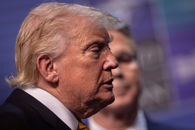 Trumpas: JAV perima Hormuzo sąsiaurį