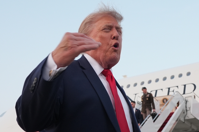 Į Grahamo sankcijų Rusijai paketą Trumpas siekia įtraukti Iraną