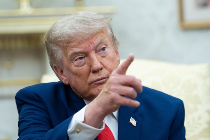 Trumpas: už kiekvieną Irano ataką Hormuzo sąsiauryje JAV sunaikins po tiltą ar jėgainę