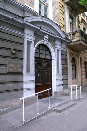 Vilniuje aprašinėtos žydų bendruomenės pastato durys