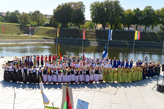 „Klaipėdos zunda“ kviečia į tarptautinį senjorų šokių kolektyvų festivalį „Bunda jau Baltija“
