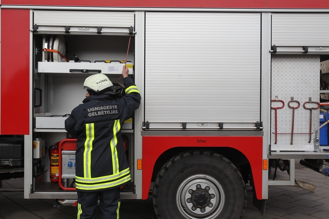 Po gaisrinių automobilių aliarmo – atsiprašymas feisbuke
