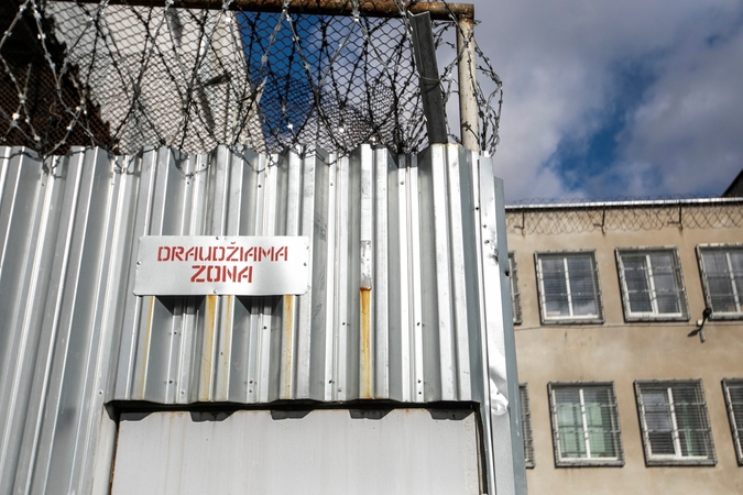 Po skandalų Vilniaus kalėjime – ministerijos raginimas Kalėjimų tarnybai