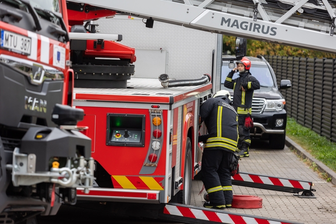 Klaipėdoje sudegė trys atliekų konteineriai: žala siekia 30 tūkst. eurų
