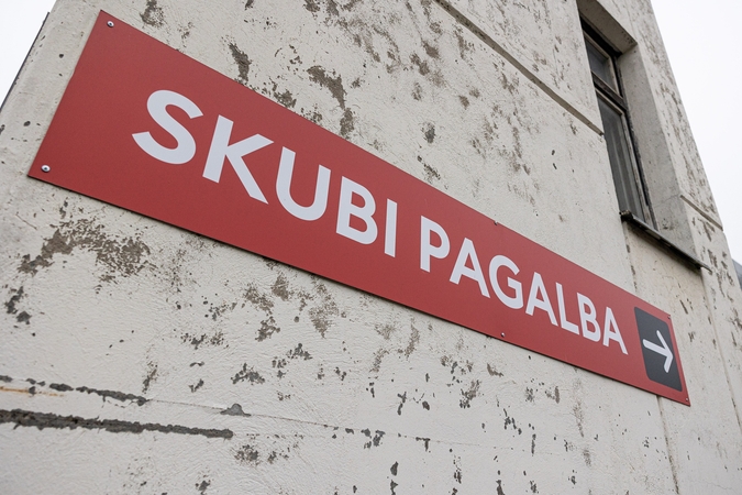 Avarija Ukmergės rajone: automobilyje prispaustą žmogų vadavo ugniagesiai