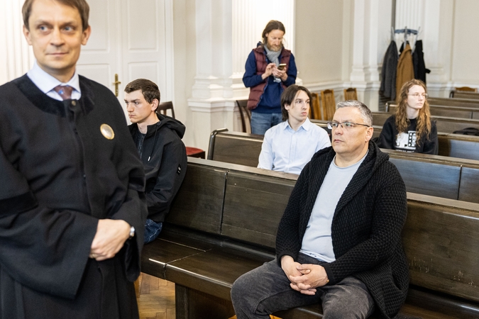 Padegamųjų siuntų byloje apklaustas vienas DHL vadovų: mums pasisekė, kad lėktuvas vėlavo