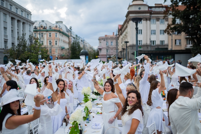 Baltoji vakarienė Kudirkos aikštėje
