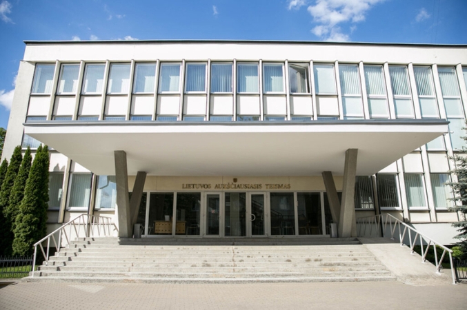 LAT priėmė už piktnaudžiavimą ir dokumentų klastojimą nuteisto buvusio policininko skundą