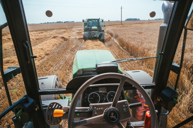 Šilalės rajone pavogtas traktorius rastas griovyje