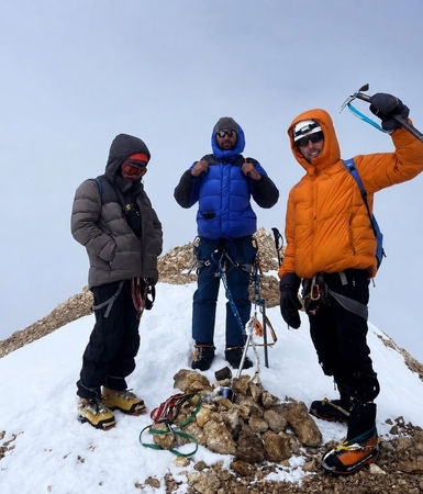 Kirgizijos kalnuose dingo trys alpinistai, tarp jų yra lietuvis Sergejus Rubcovas (dešinėje) 
