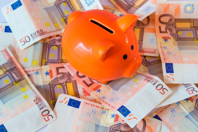 Schema: dalis švietimo įstaigų įsigudrino neužpildyti trūkstamų specialistų etatų ir taip sutaupyti pinigų premijoms iš darbo užmokesčio fondo.