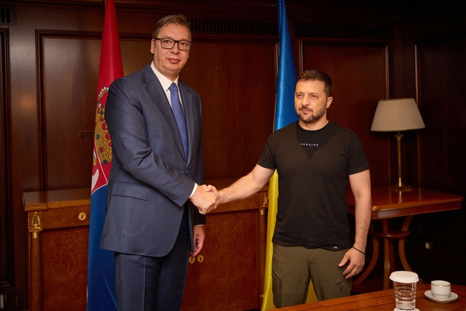 Ukrainos vadovas Volodymyras Zelenskis lankosi Rusijos sąjungininkėje Serbijoje