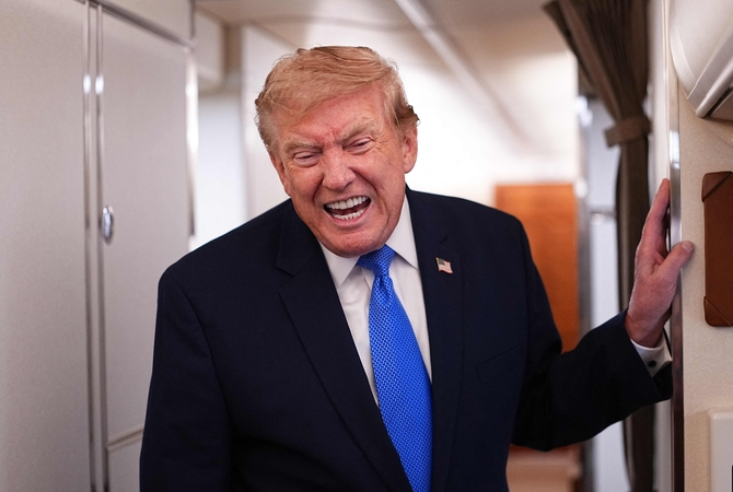 Donaldas Trumpas sako iraniečiams derėtis arba pasiduoti